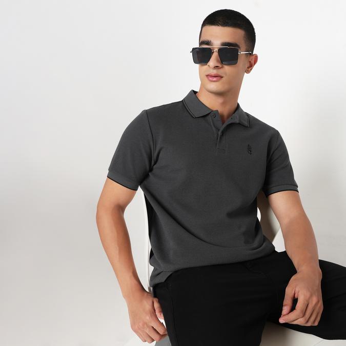 Men Cotton Blend Slim Fit Polo Solid T-shirt