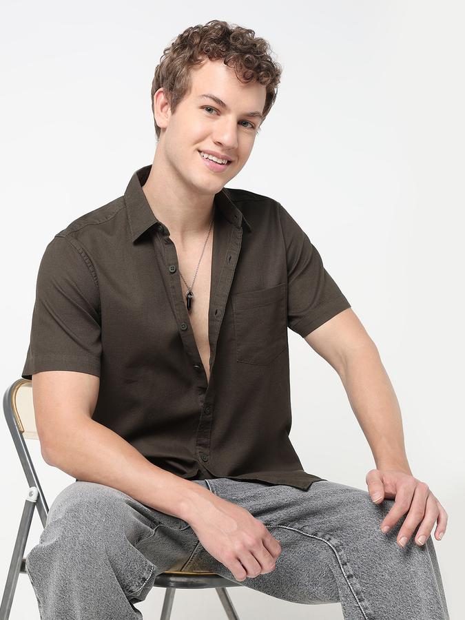 Men Cotton Regular Fit Point Collar Solid Shirt